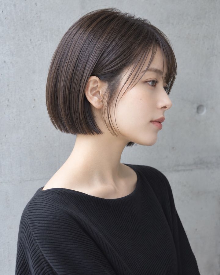 あご下ラインのボブスタイル、横顔